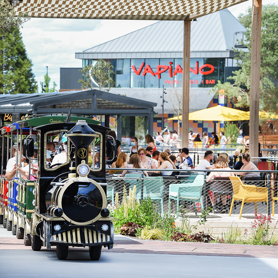 Petit train sur la promenade de Shopping Promenade Cœur Alsace.